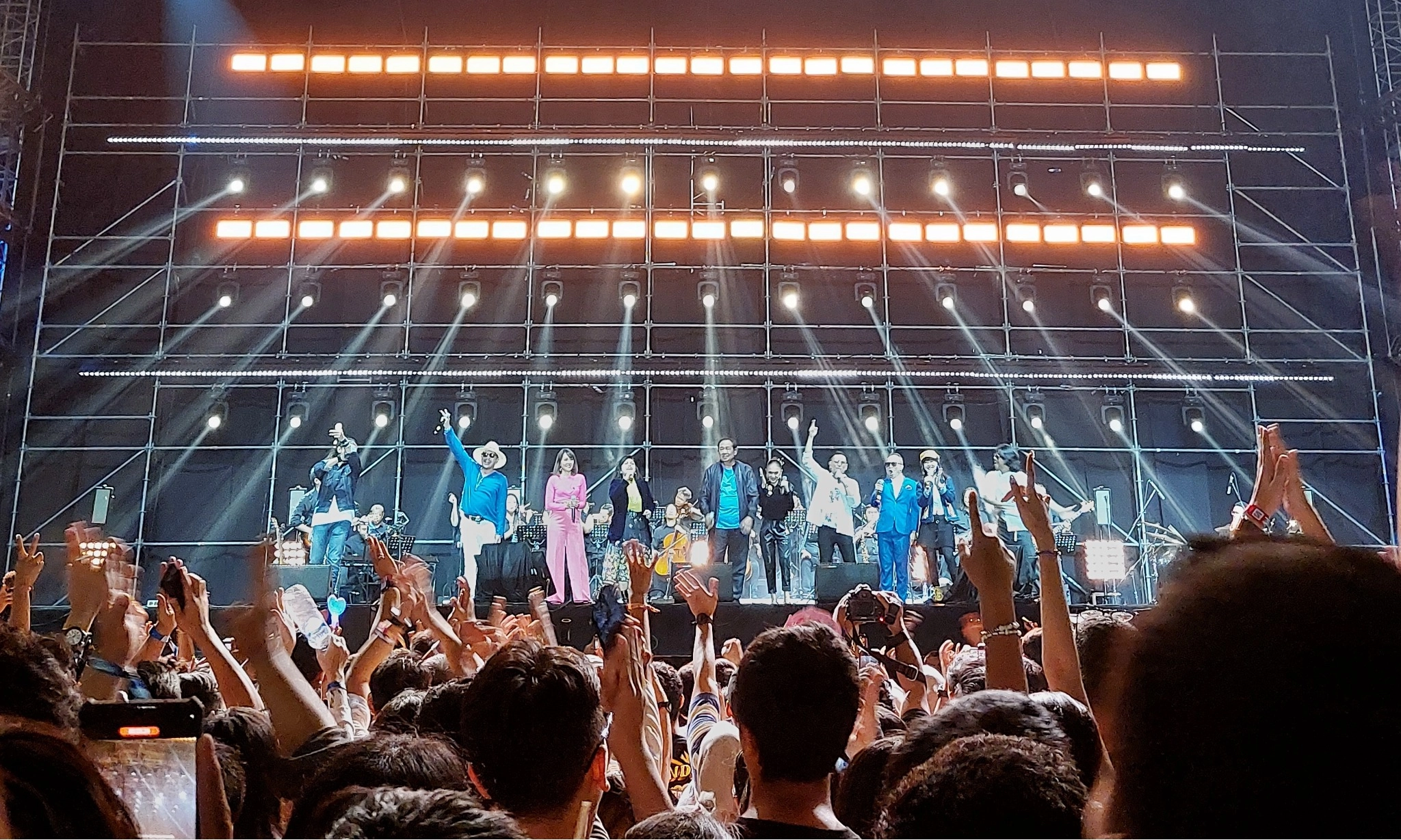 <p>Di Pestapora SBY Bawakan Lagu Ciptaan Sendiri Sampai &quot;Yellow&quot; Coldplay</p>