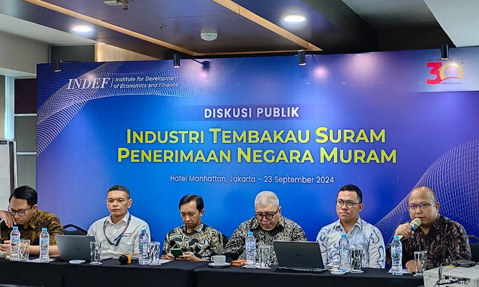 <p id="isPasted">PR Menkeu Baru Berat, PP Kesehatan Hilangkan Rp160 T Penerimaan Negara</p>