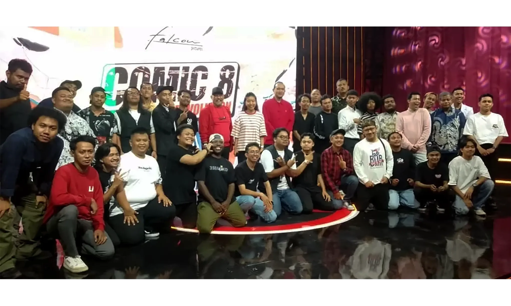 <p id="isPasted"><em>Comic 8 Revolution</em> Jaring 20 Komika, Kandidat Main Di Film</p><p><br></p>