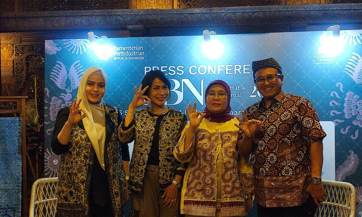 <p id="isPasted">Ekspor Batik RI Lesu Akibat Gejolak Geopolitik Global</p>