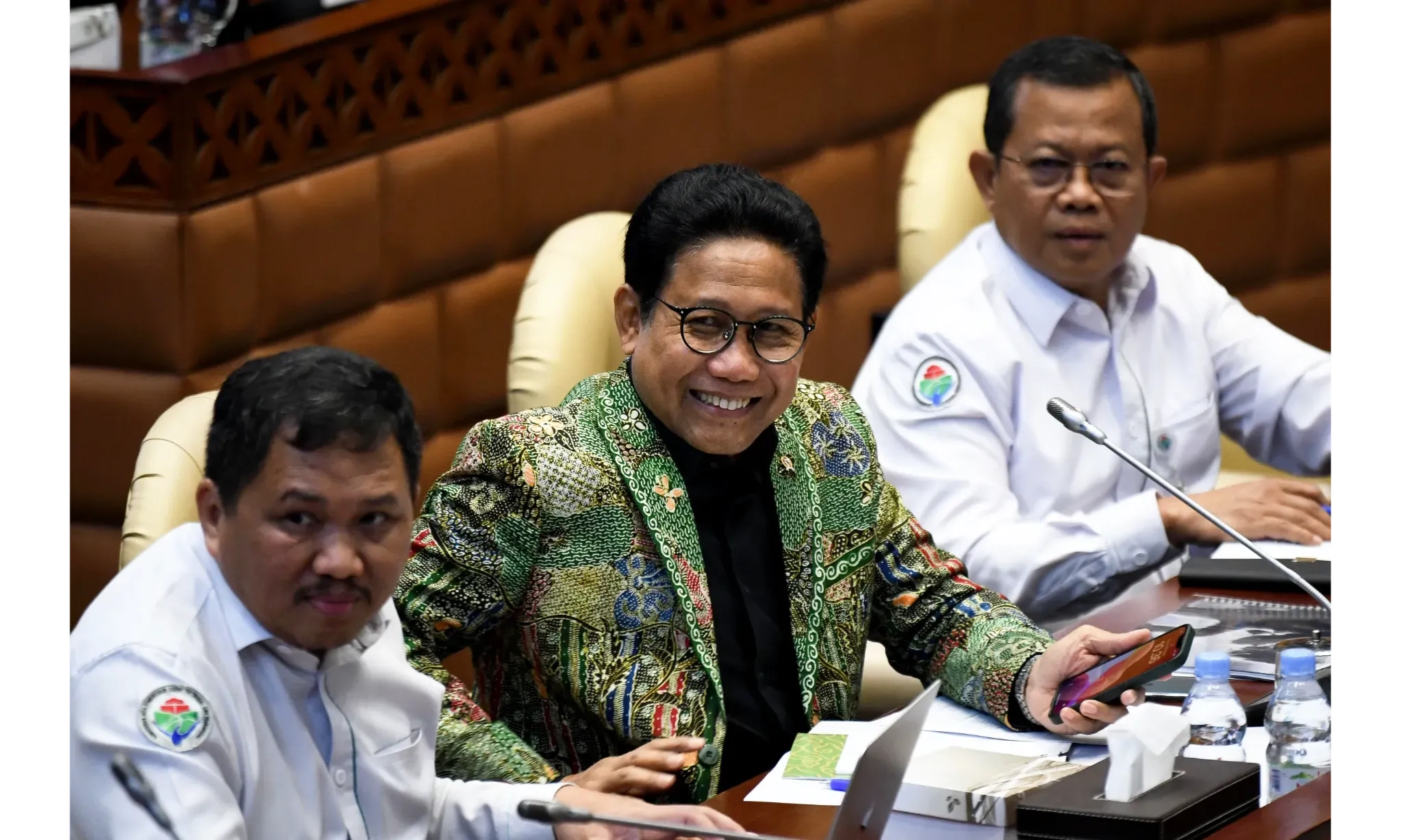 <p>Mendes Dan Menaker Mundur Dari Kabinet Indonesia Maju</p>