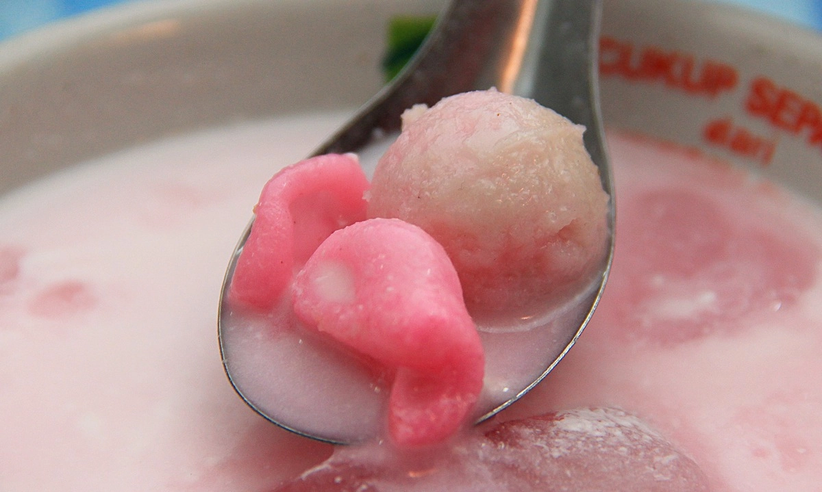 <p>Menapaki Jejak Asal-Usul Es Gempol Pleret Yang Langka</p>