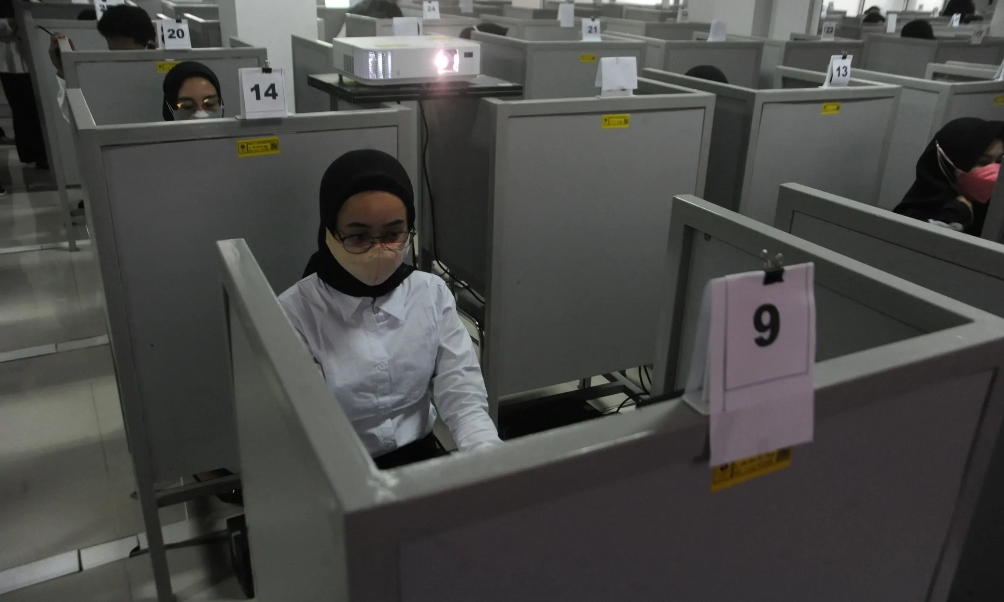 <p>Menpan RB Sentil Pemda: Pengadaan Jalan Lebih Menarik Ketimbang Pengadaan ASN</p>