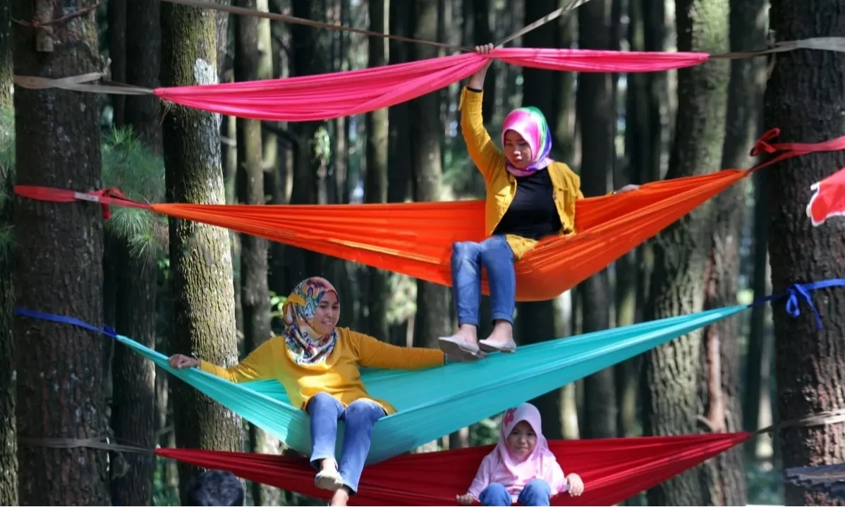 <p>Menparekraf Cari Solusi Atasi Pungli Tempat Wisata</p>