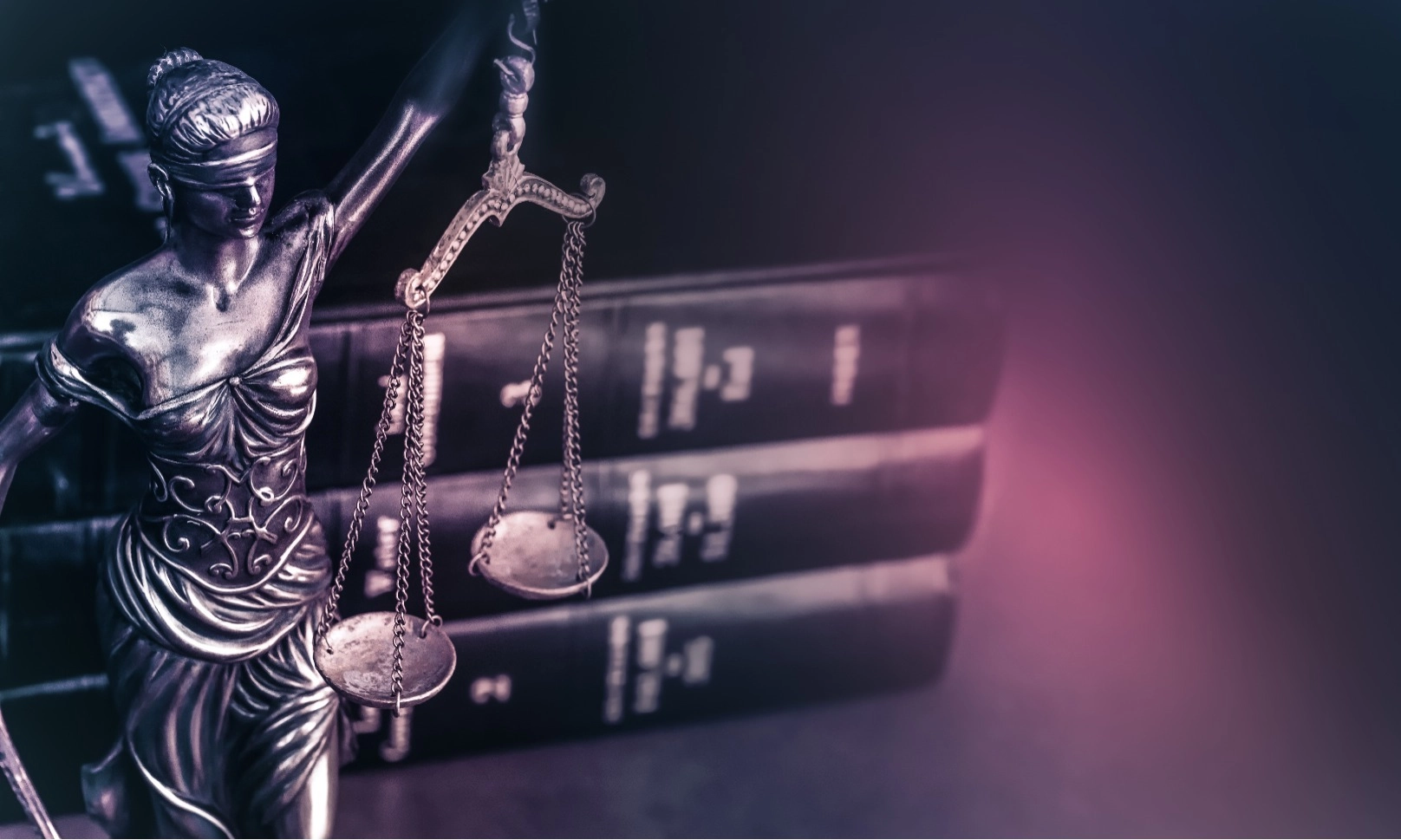 <p>KUHP Baru Berlaku <em>Mutatis Mutandis</em></p>