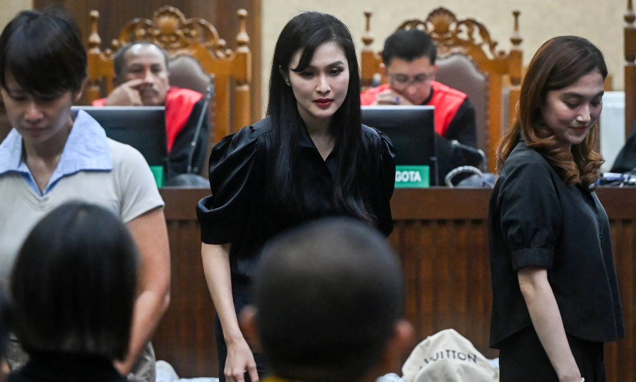 <p>Sandra Dewi Tegaskan Semua Aset Yang Disita Hasil Kerjanya</p>
