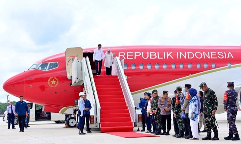 <p>Pesawat Kepresidenan Mendarat Mulus di Bandara IKN</p>