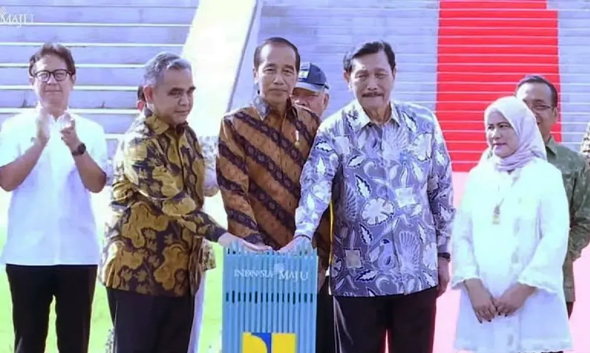 <p id="isPasted">Jokowi Resmikan Istana Negara IKN</p><p>&nbsp;</p>