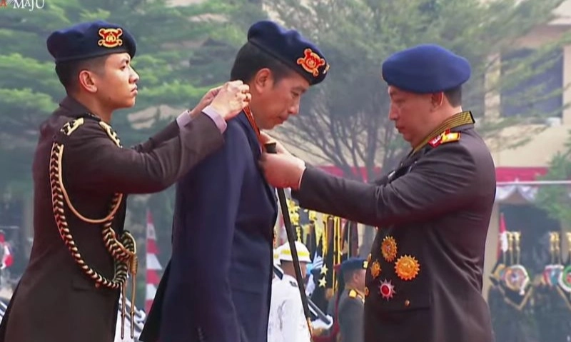 <p>Presiden Jokowi Terima Medali Loka Praja Samrakshana Dari Polri&nbsp;</p>