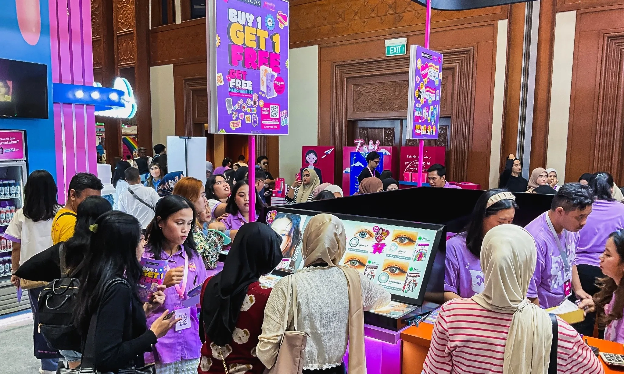 <p>FOMO: Kecemasan Yang Menggerakkan Konsumerisme Dan Globalisasi Budaya</p>