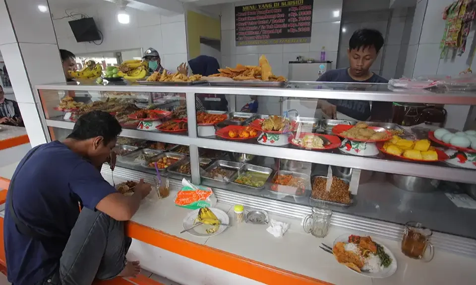 <p id="isPasted">INDEF: Pelaksanaan MBG Bisa Naikkan Pendapatan UMKM Hingga 33,68%</p>