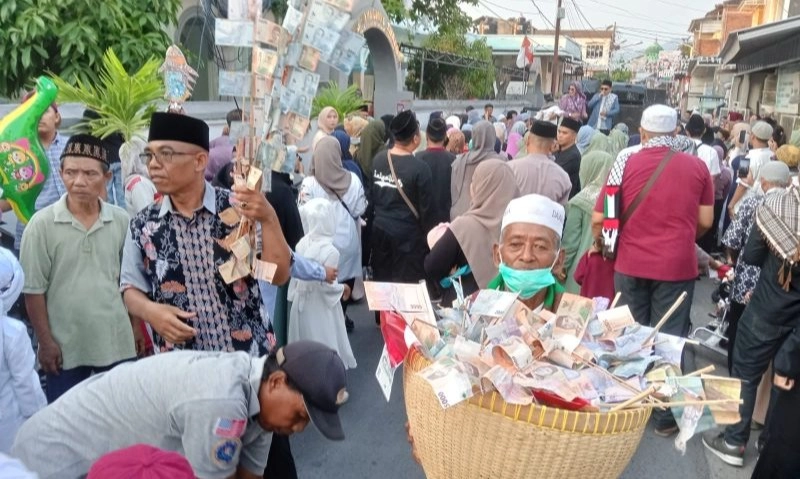 <p>Rebaq Jangkeh, Tradisi Menutup Bulan Maulid Khas Mataram</p>