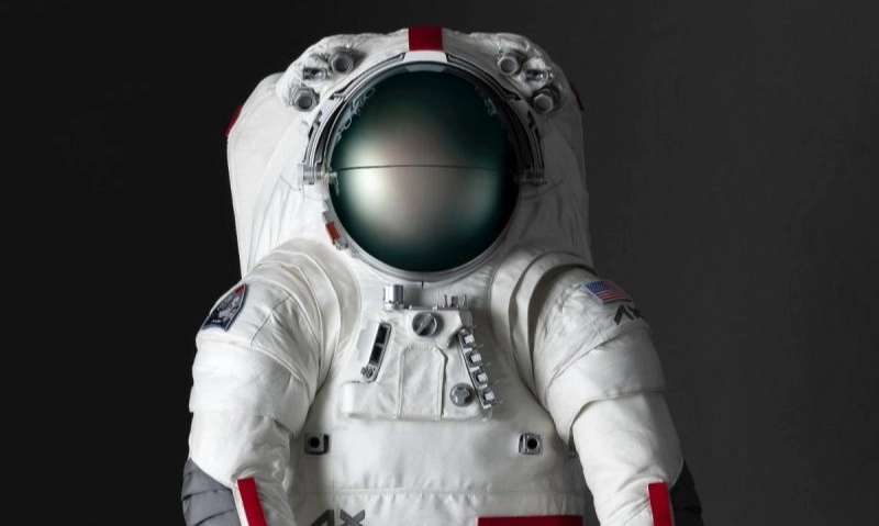 <p>Prada Kolaborasi Dengan Axiom Rancang Kostum</p>