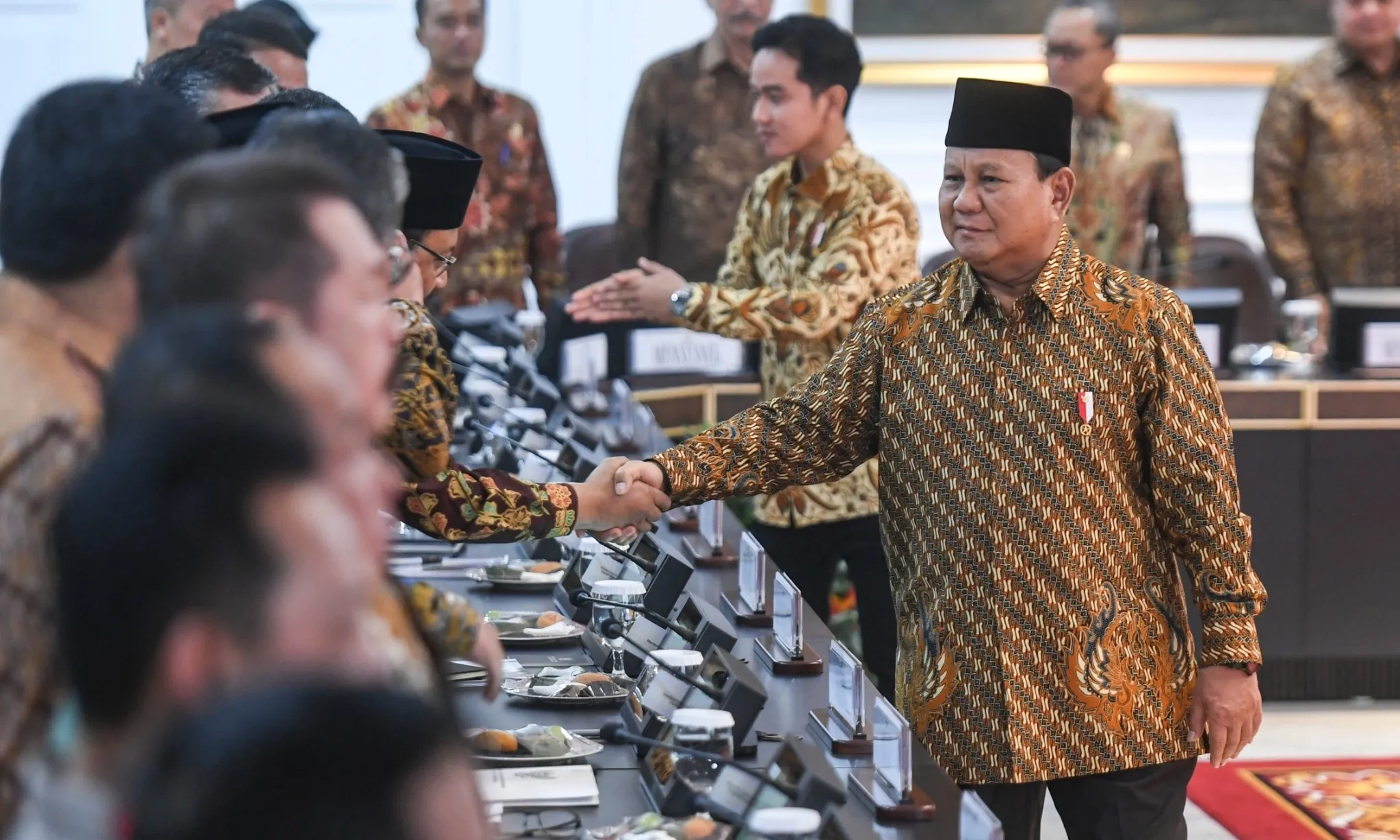 <p>Prabowo Minta Menteri Kurangi Acara Seremonial Dan Kunjungan Ke Luar Negeri</p>
