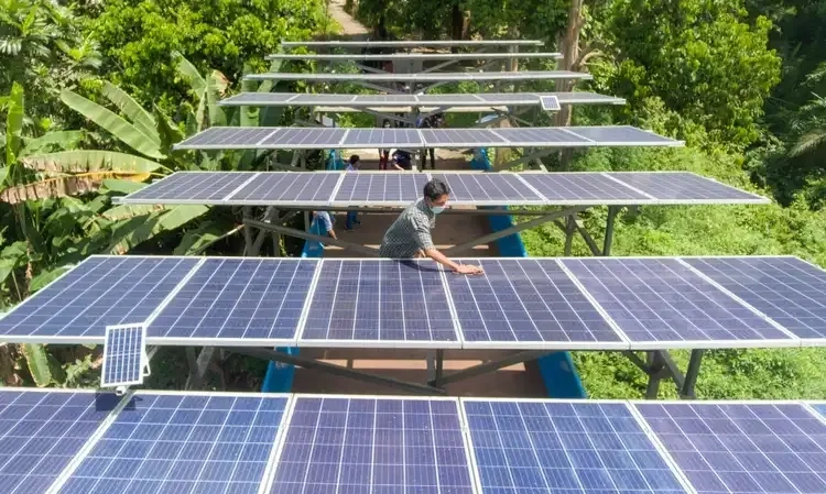 <p id="isPasted">Pertamina Bakal Pasang PLTS Atap Di Kilang Balikpapan</p>