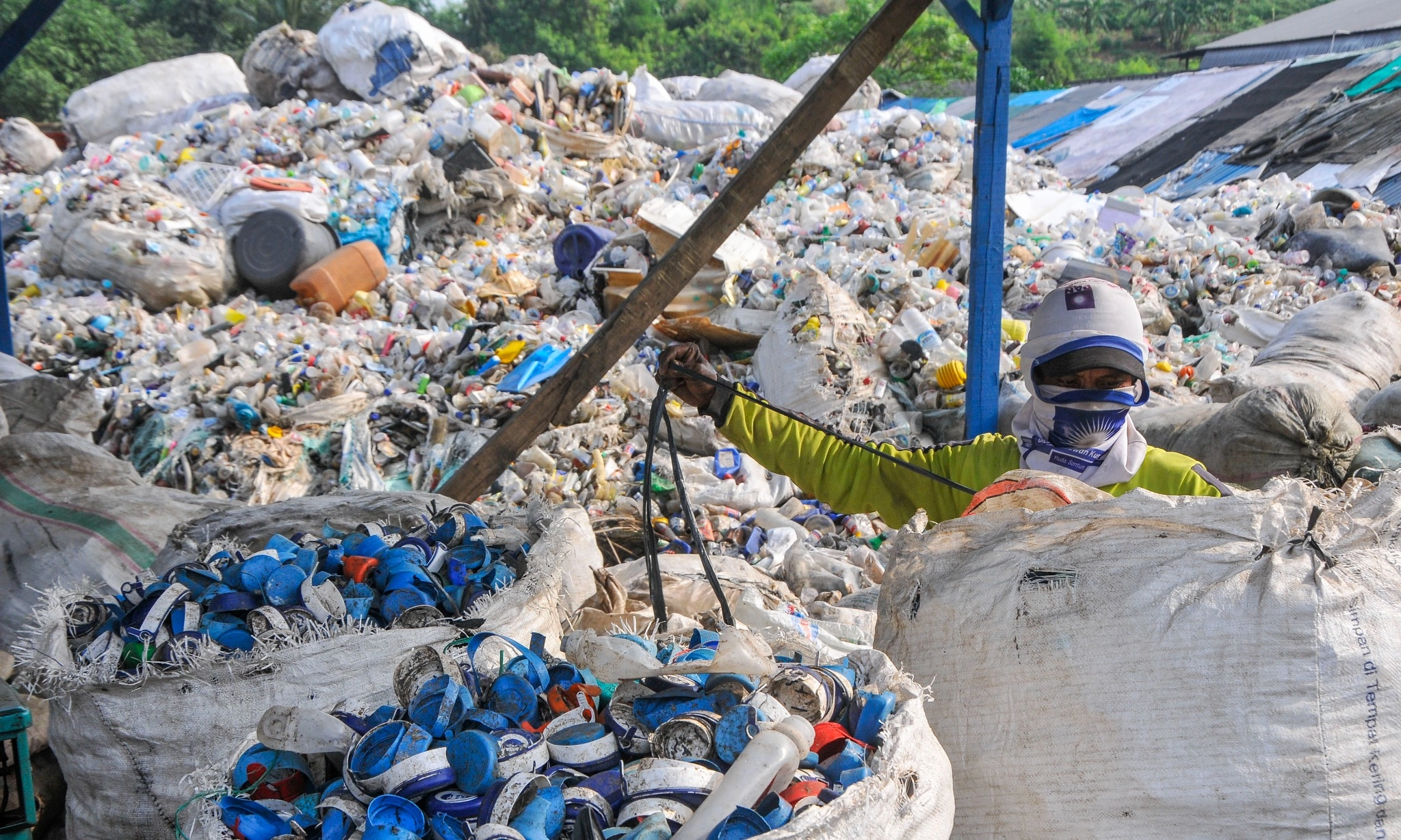 <p>Menteri LH Berterima Kasih Pada Pemulung di Bantargebang</p>