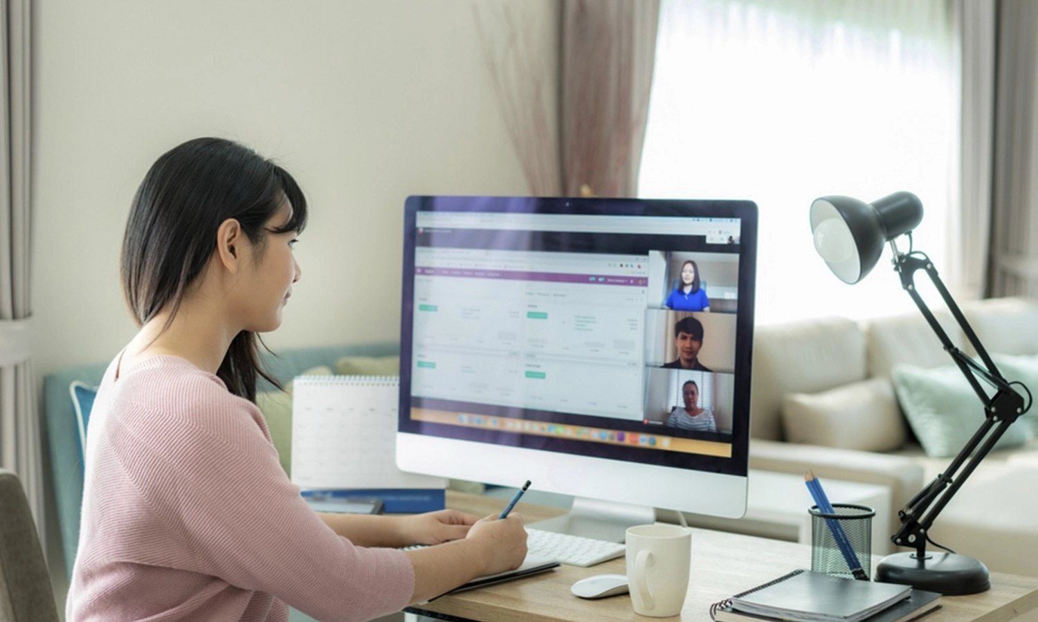 <p>Tantangan Dan Kerentanan Pekerja <em id="isPasted">Freelance</em> di Indonesia</p>