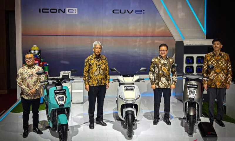 <p>IMOS 2024 Jadi Momen Honda Kenalkan Motor Listrik ICON e: Dan CUV e:</p>