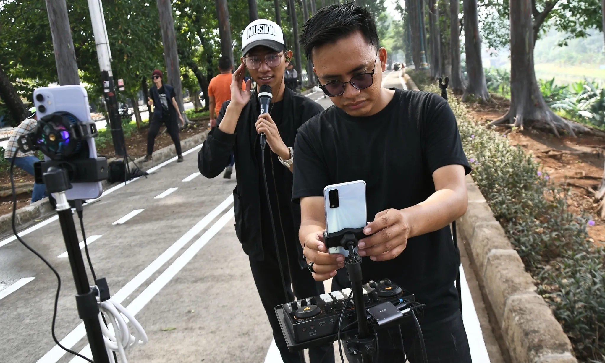 <p>Cuan Dari Profesi Baru Nan Viral</p>