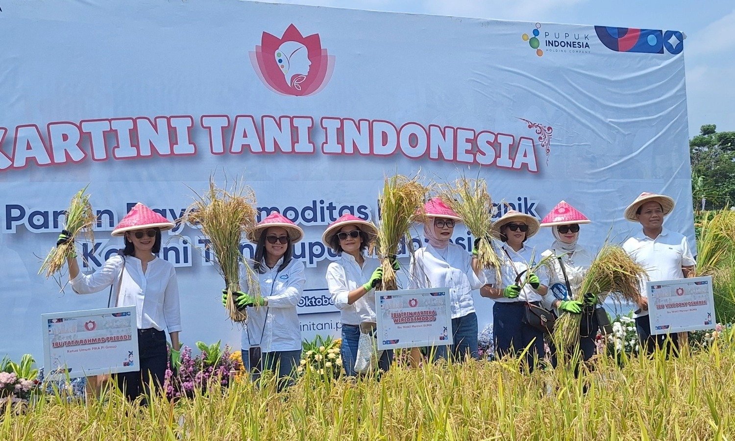 <p id="isPasted">Dorong Swasembada Pangan Dengan Berdayakan Petani Wanita</p>