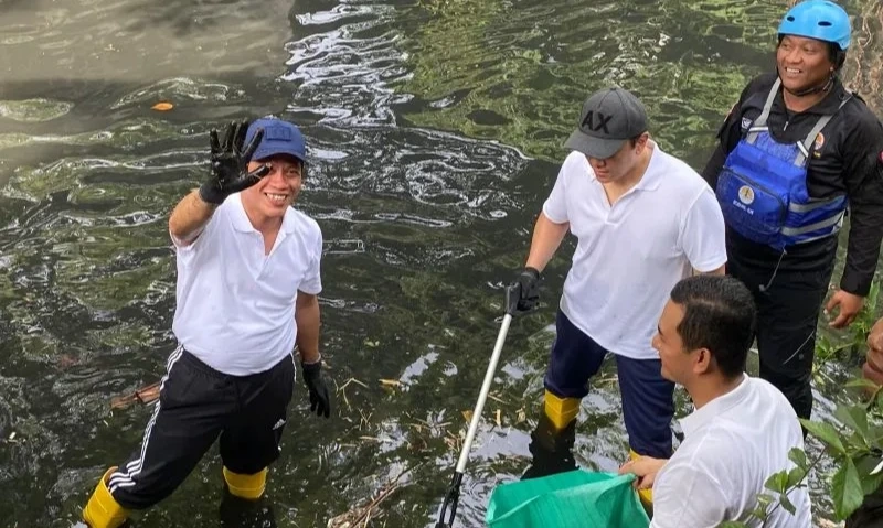 <p>Menteri LH Janji Gerak Cepat Atasi Sungai Tercemar Di Jakarta</p>