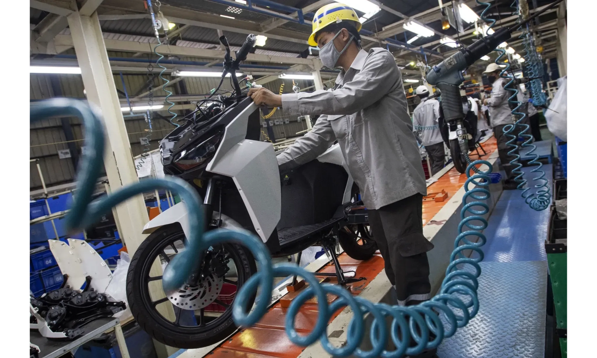 <p id="isPasted">Stagnan Kontraksi, PMI Manufaktur RI Oktober 2024 Masih di Level 49,2</p>