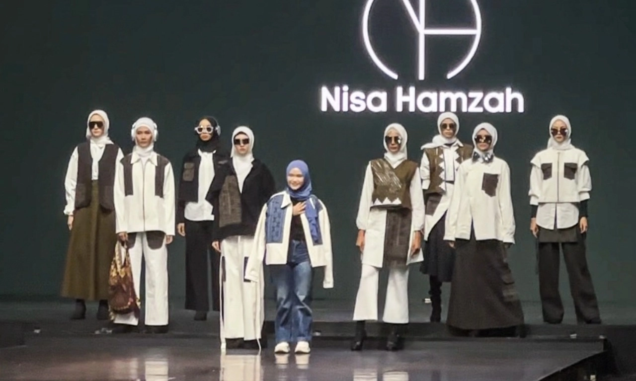 <p>Desainer Muda Nisa Hamzah Hadirkan Koleksi Modest Untuk Gen Z<br id="isPasted"><br></p>