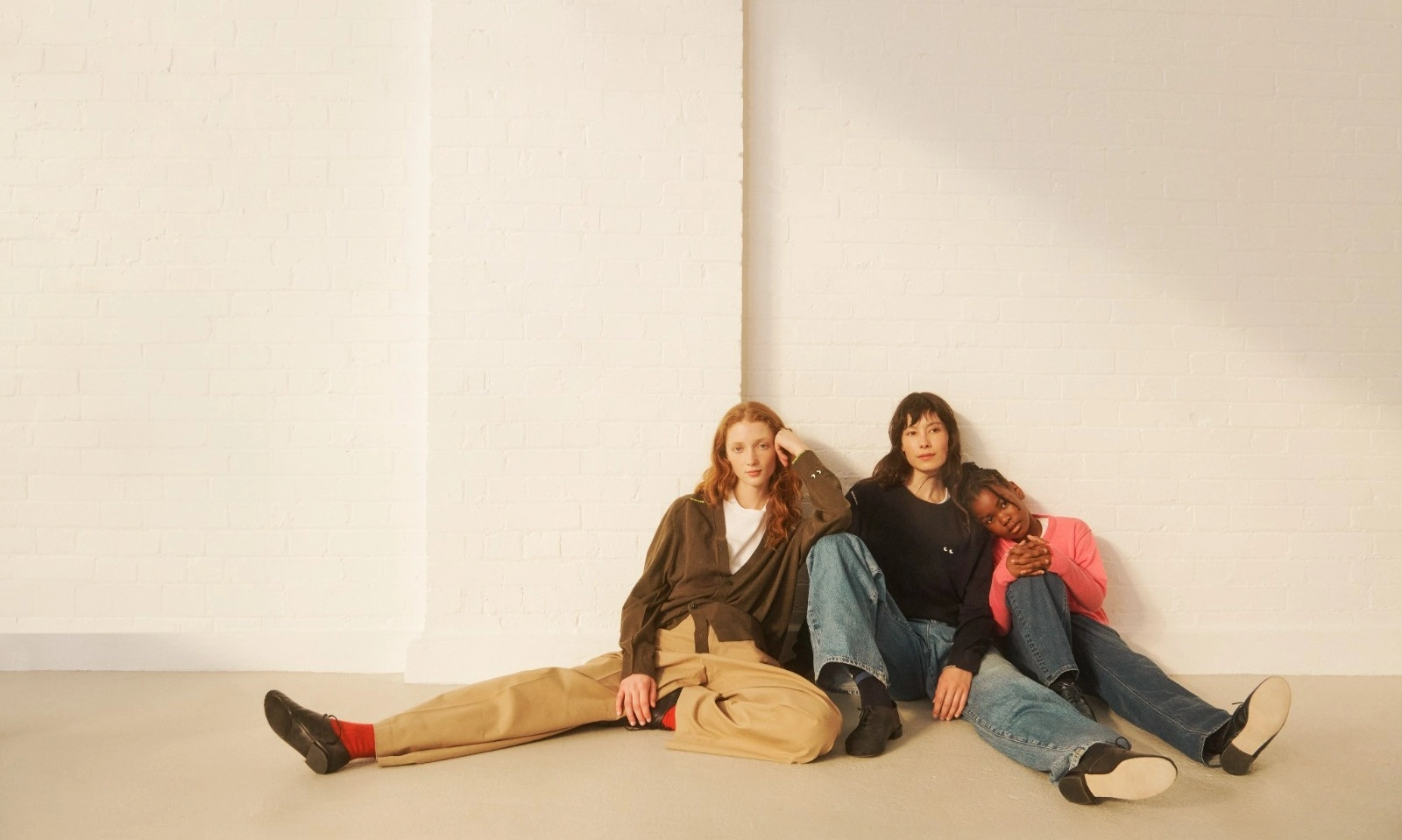 <p>Koleksi Kolaborasi Keceriaan Anya Hindmarch Dan Fungsionalitas Uniqlo</p>