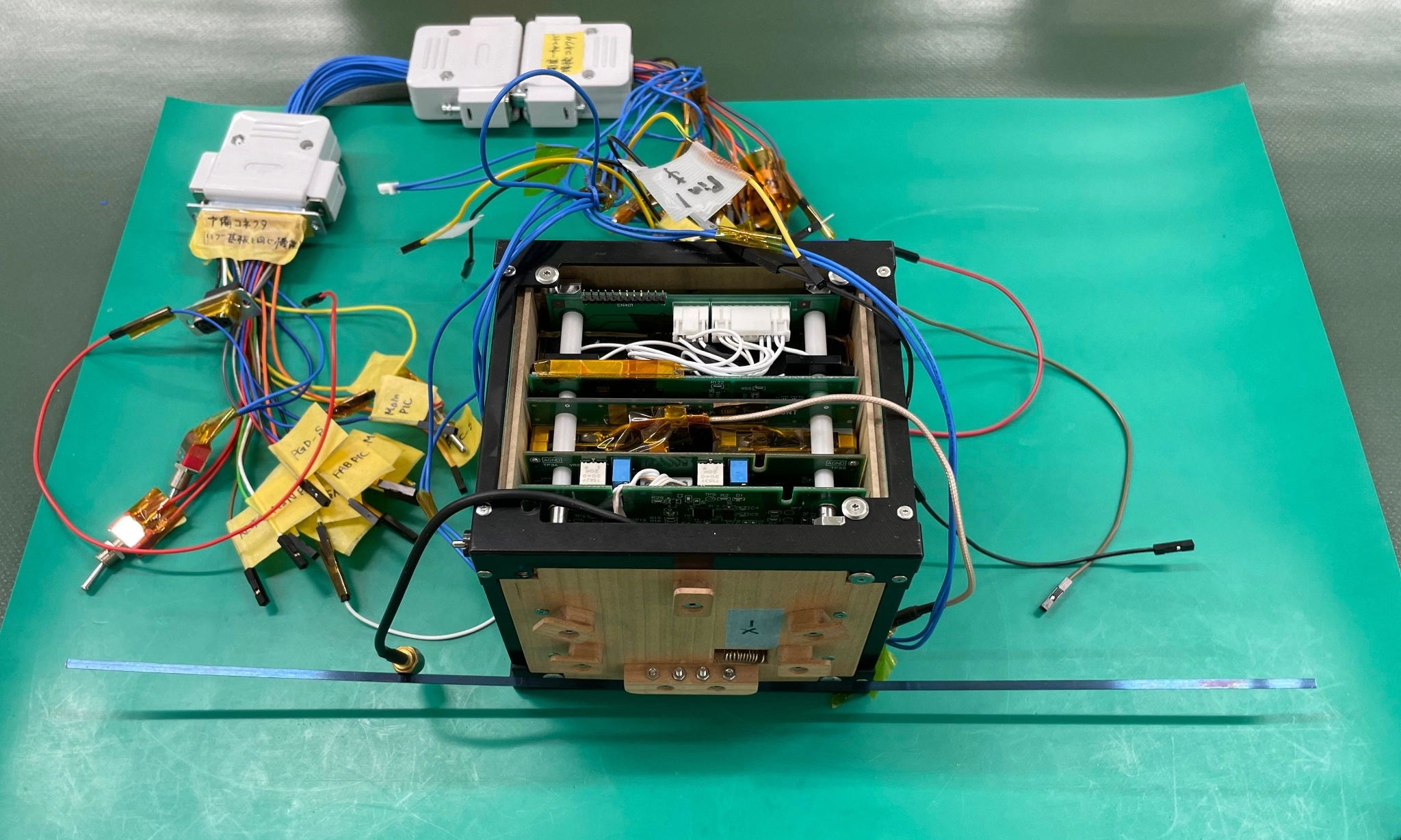 <p>LignoSat, Satelit Pertama Yang Berbahan Dasar Kayu</p>