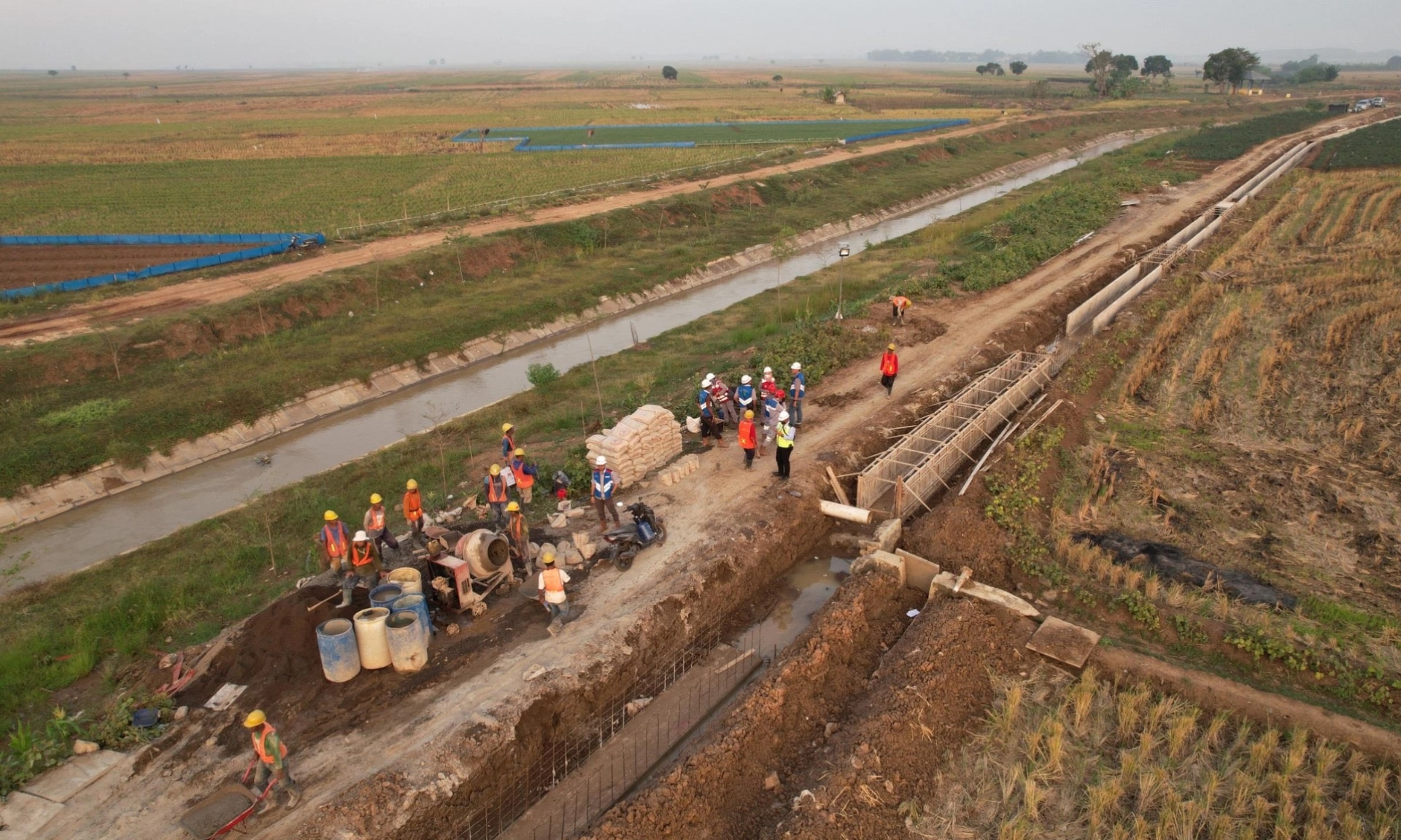 <p id="isPasted">Dorong Swasembada Pangan, Kementerian PU Modernisasi Daerah Irigasi Rentang</p>