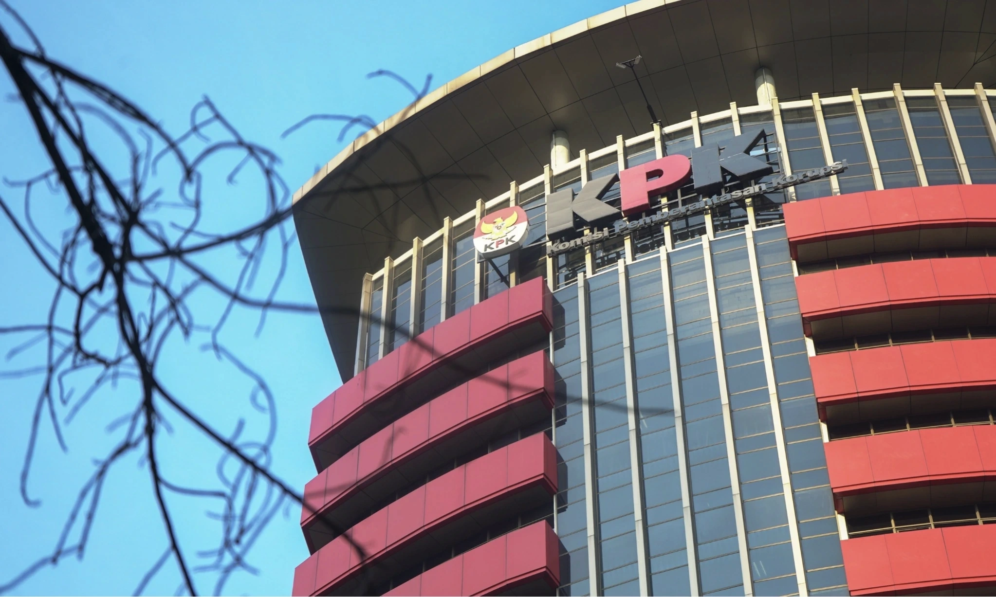 <p><span id="isPasted">KPK Sita Dokumen Harga Jual Komponen Bansos Presiden</span></p>