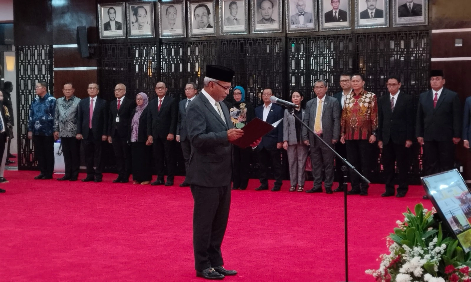 <p id="isPasted">Bahlil Minta Djoko Siswanto Tingkatkan Lifting Minyak</p>