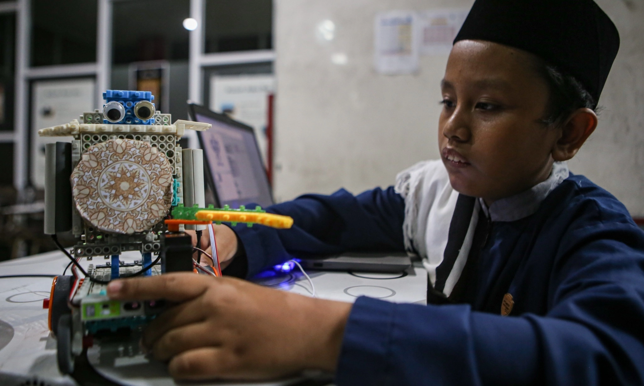 <p>Menko Pemmas Nilai MBG Membantu Santri</p>