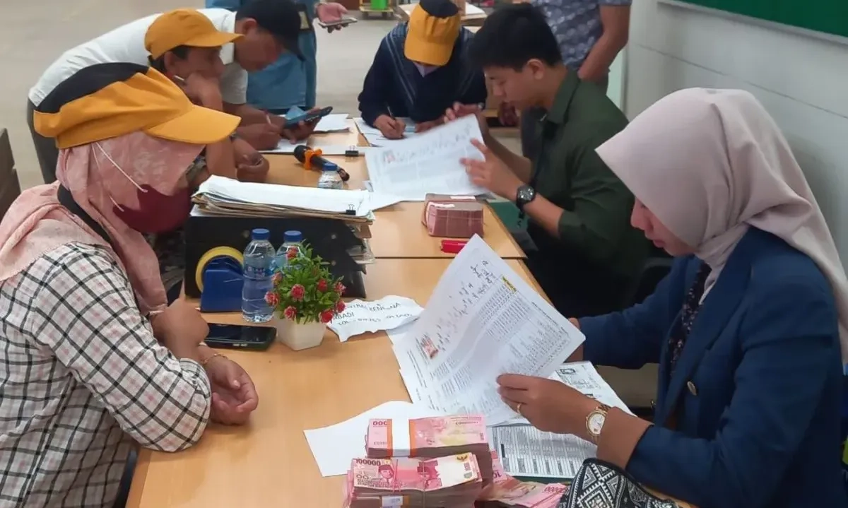 <p>Ekonom Waspadai Pelemahan Kelas Menengah Pasca Subsidi BBM Berubah Jadi BLT</p>