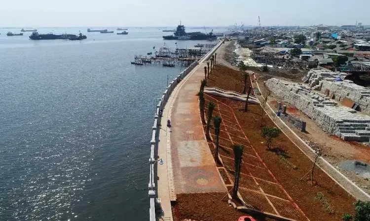 <p>Pemerintah Pastikan Bangun Tanggul Pantai Utara Jawa Secara Bertahap</p>
