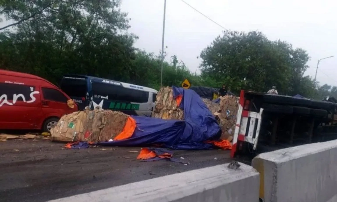 <p>Pemerintah Disarankan Buka Sekolah Pengemudi Truk Dan Bus</p>