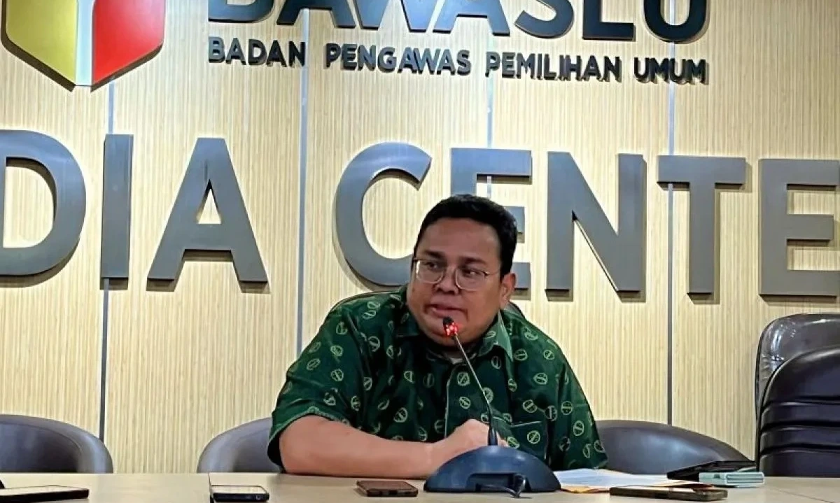 <p>Video Prabowo Kampanye Luthfi-Yasin Bukan Pelanggaran, Bawaslu: Dibuat Di Hari Libur</p>