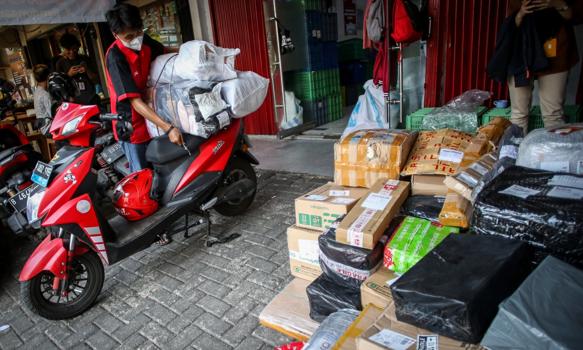 <p id="isPasted">Kemenkeu Nyatakan Kenaikan PPN 12% Tak Akan Bikin Logistik Mahal</p>