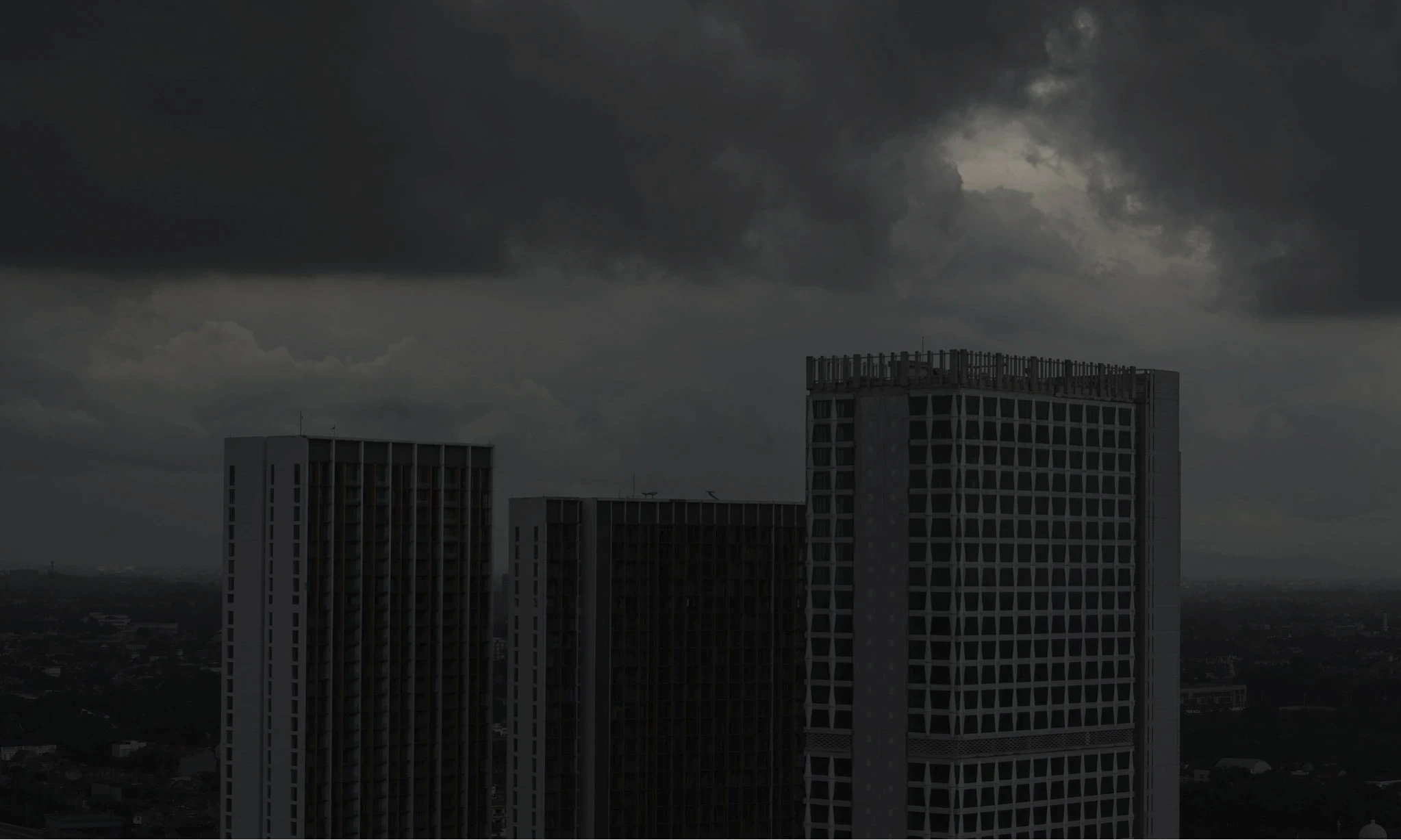 <p>Waspadai Bencana Hidrometeologi Hingga April 2025</p>