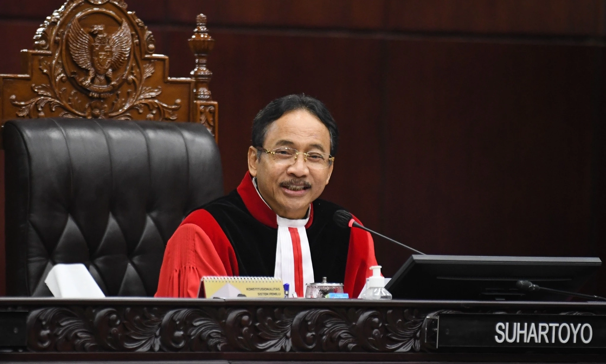 <p>Ketua MK Prediksi Sengketa Pilkada Lebih Dari 300 Perkara</p>