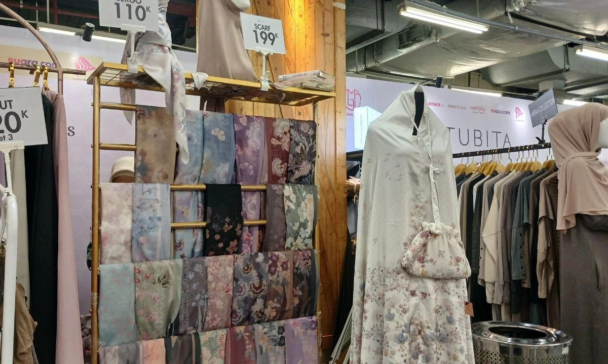 <p><em id="isPasted">Everlasting</em> Mukena Printing Motif Bunga &nbsp;</p>