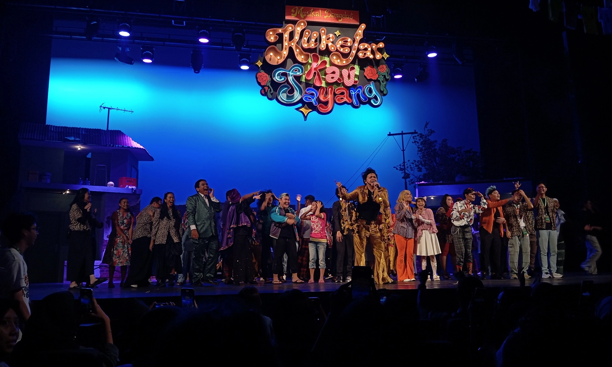 <p>Hanyut dalam Romansa Dan Irama Dangdut Di Musikal <em>Kukejar Kau Sayang</em> </p>