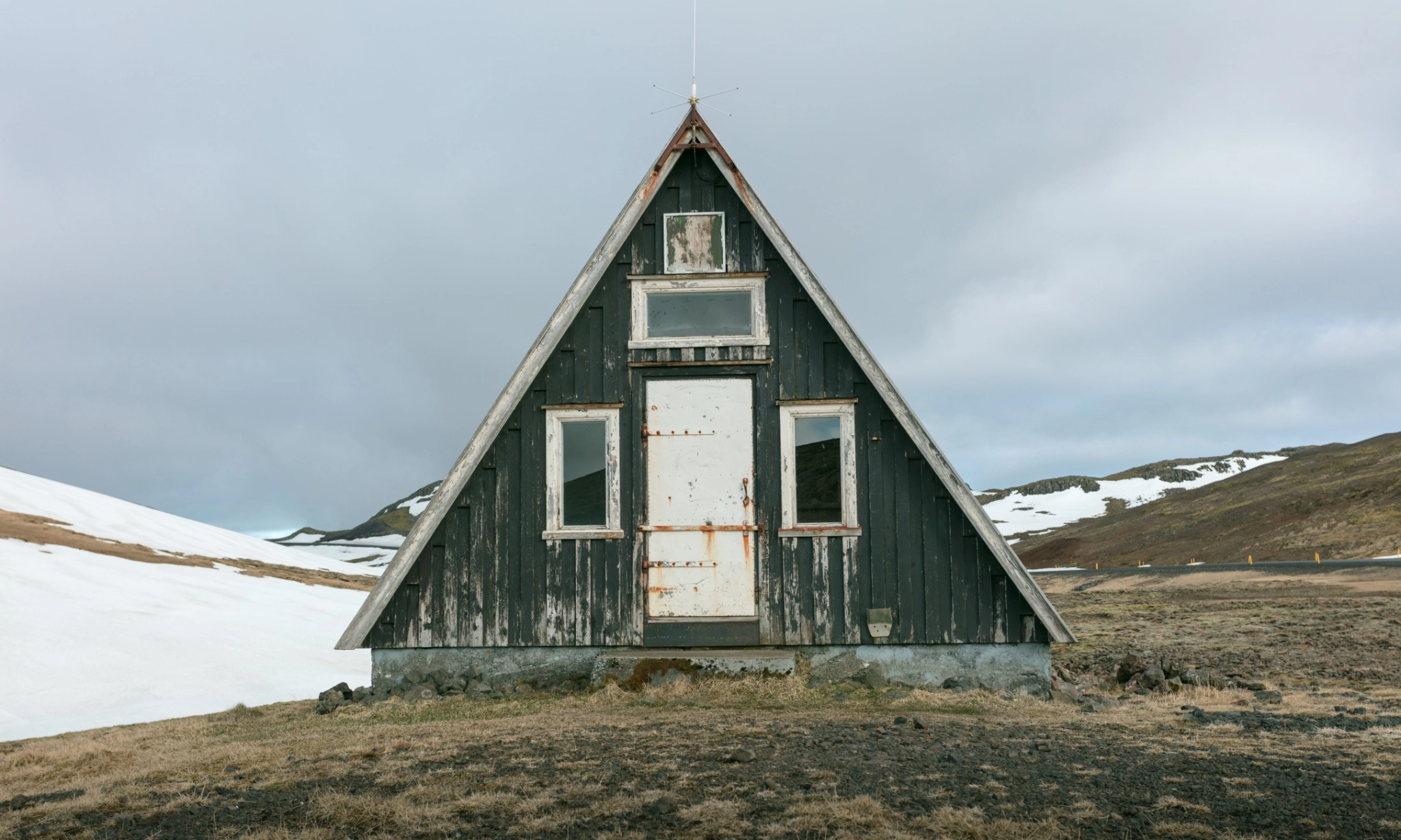 <p id="isPasted">Mengenal Konsep A-Frame House, Arsitektur Rumah Yang Estetik</p>