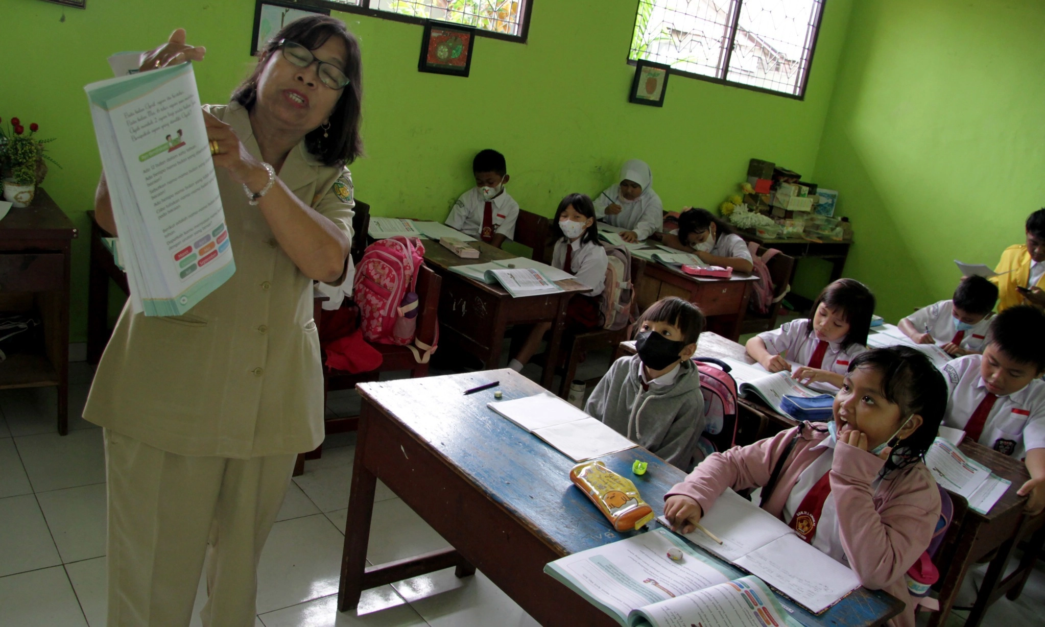 <p>Tambahan Tunjangan Kesejahteraan 2025 Menyasar 1,9 Juta Guru &nbsp;</p>