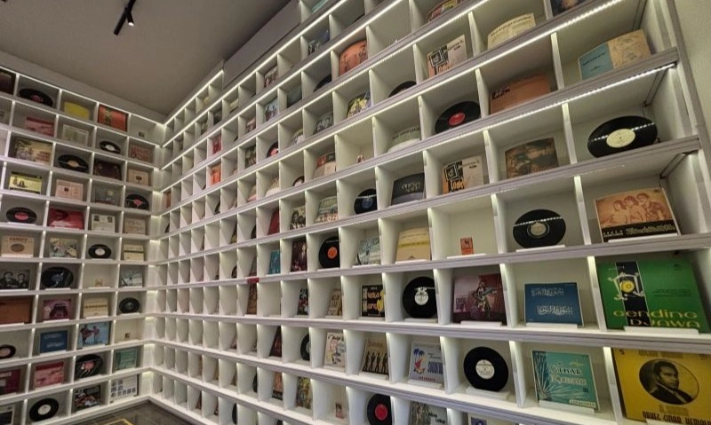 <p>Telusur Jejak Musik Tanah Air Di Galeri Lokananta Solo</p>