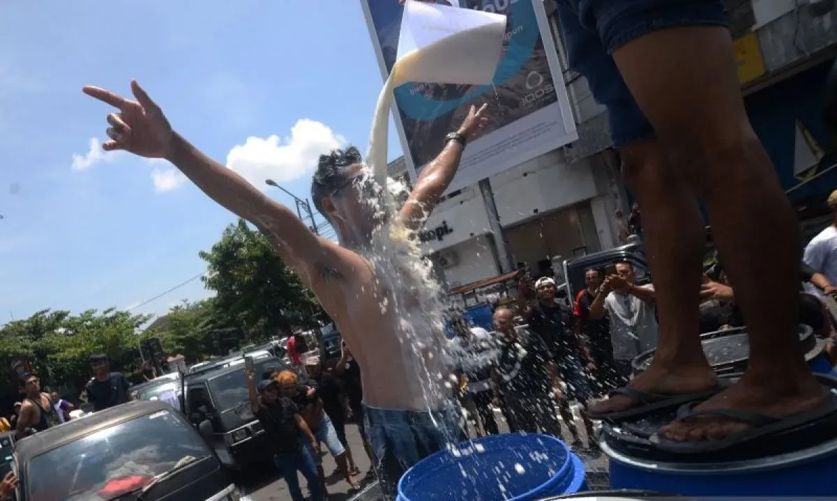 <p>Sempat Ada Aksi Buang Susu, Nestle: Tidak Terjadi di Jatim dan Peternak Mitra</p>