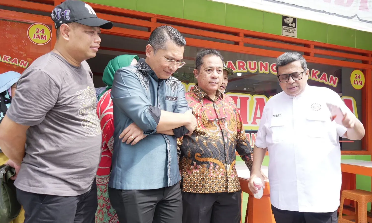 <p>BPJPH Dorong Seluruh Warteg Ajukan Sertifikat Halal</p>