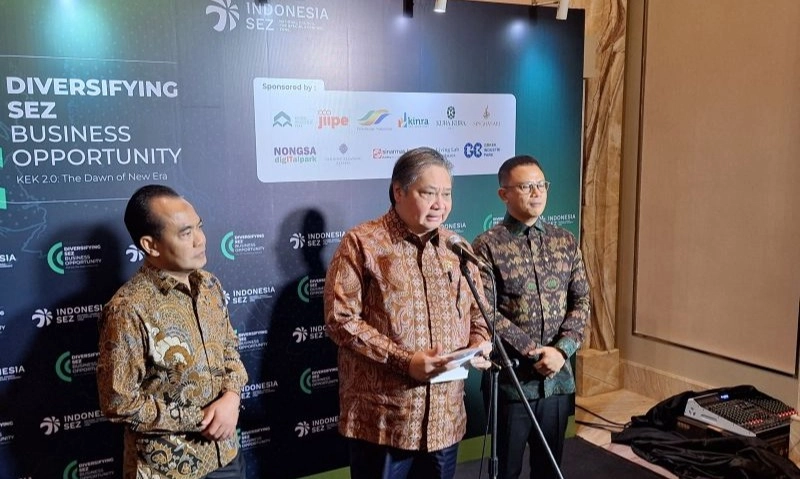 <p dir="ltr" id="isPasted">Menko Airlangga Lapor Tiga Proyek KEK Bermasalah Ke Presiden Prabowo</p>