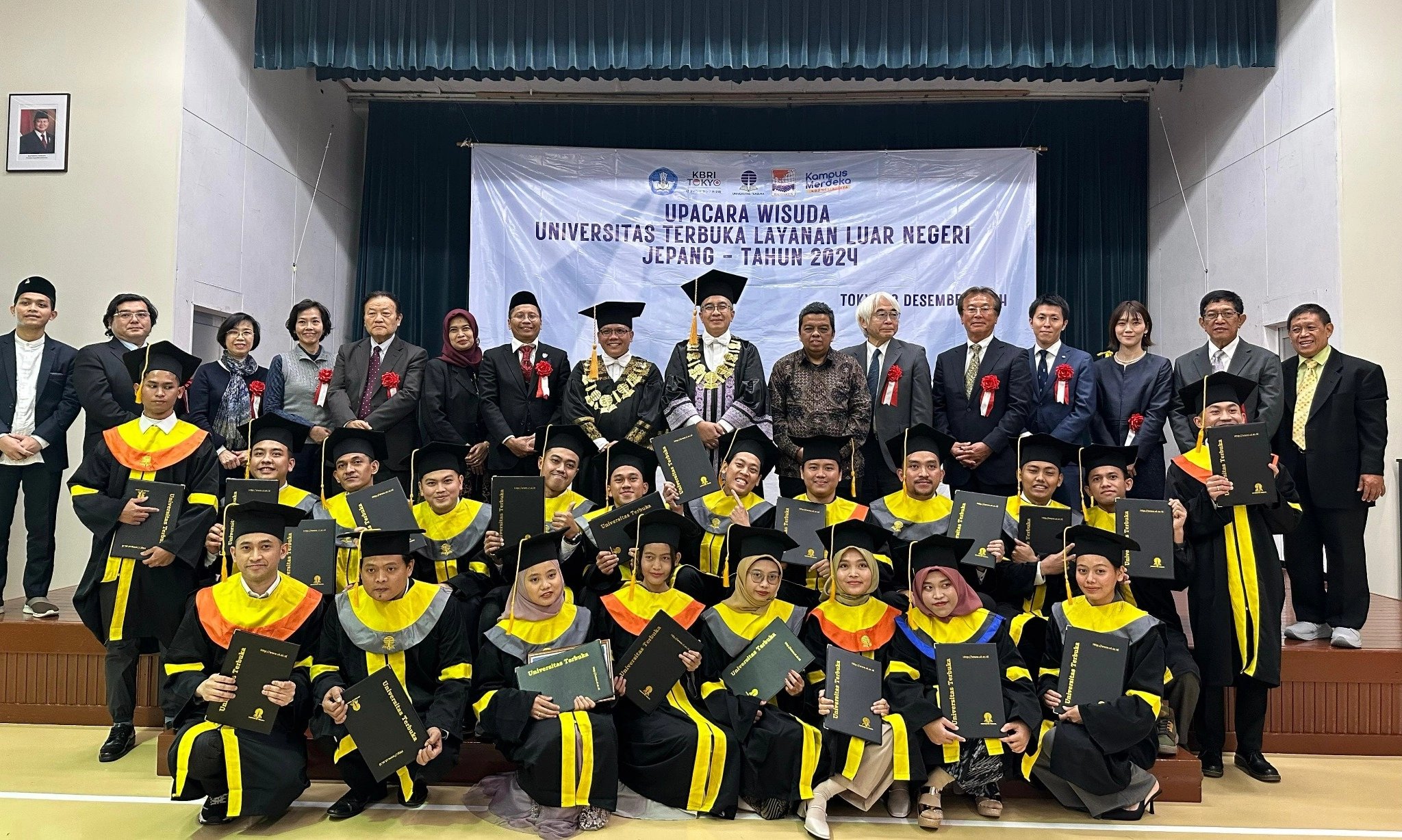 <p id="isPasted">Perdana, UT Gelar Wisuda Di Jepang</p>