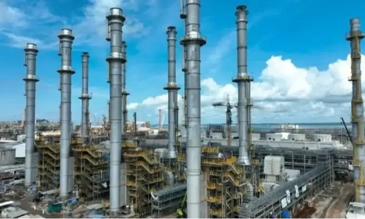 <p>Bahlil Ajak Menteri Investasi Selidiki Proyek Kilang Pertamina Di Balikpapan</p>
